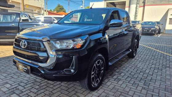 TOYOTA HILUX 2.8 D-4D TURBO DIESEL CD SRV 4X4 AUTOMÁTICO TOYOTA HILUX 2.8 D-4D TURBO DIESEL CD SRV 4X4 AUTOMÁTICO